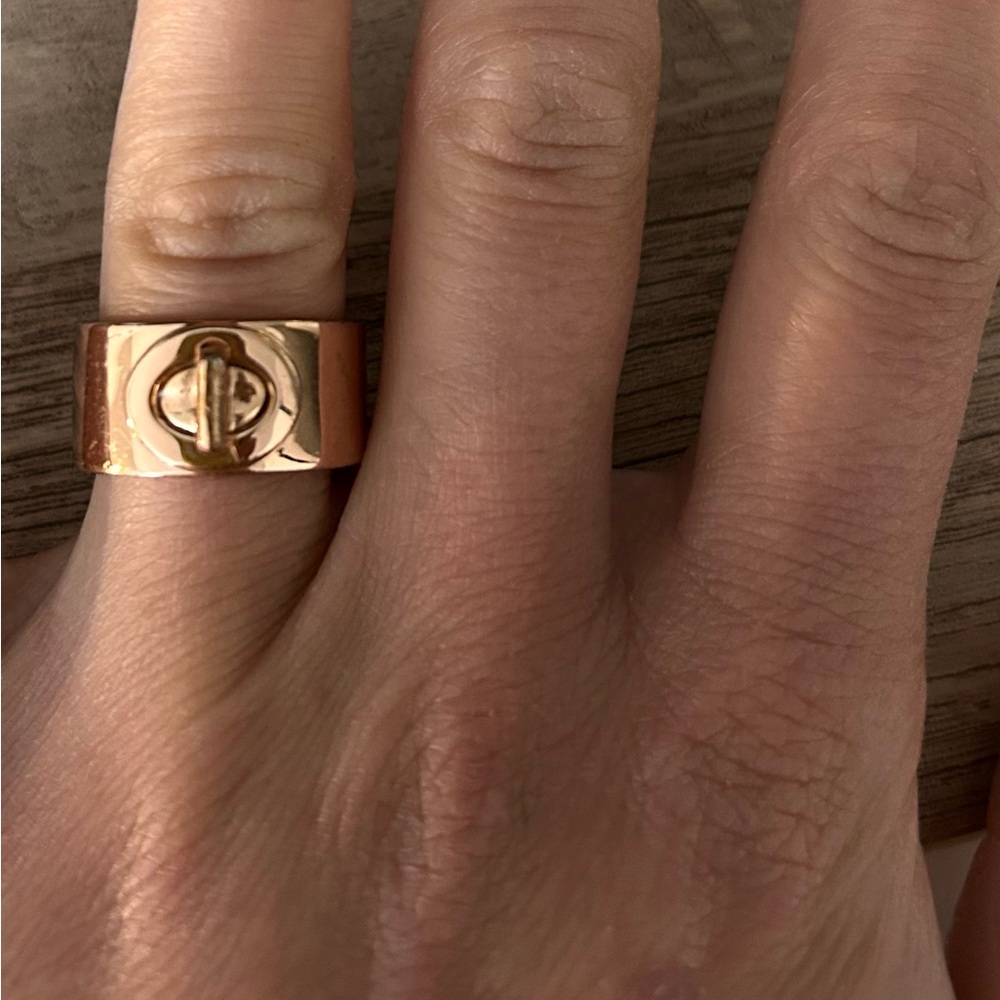 Coach Rosegold lock ring